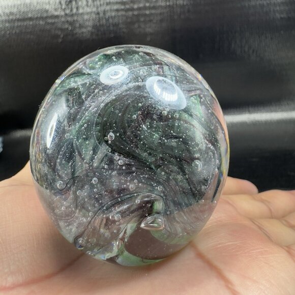 VTG Dynasty Gallery Around The World Round Glass Paperweight Green Black Swirls - Picture 5 of 10